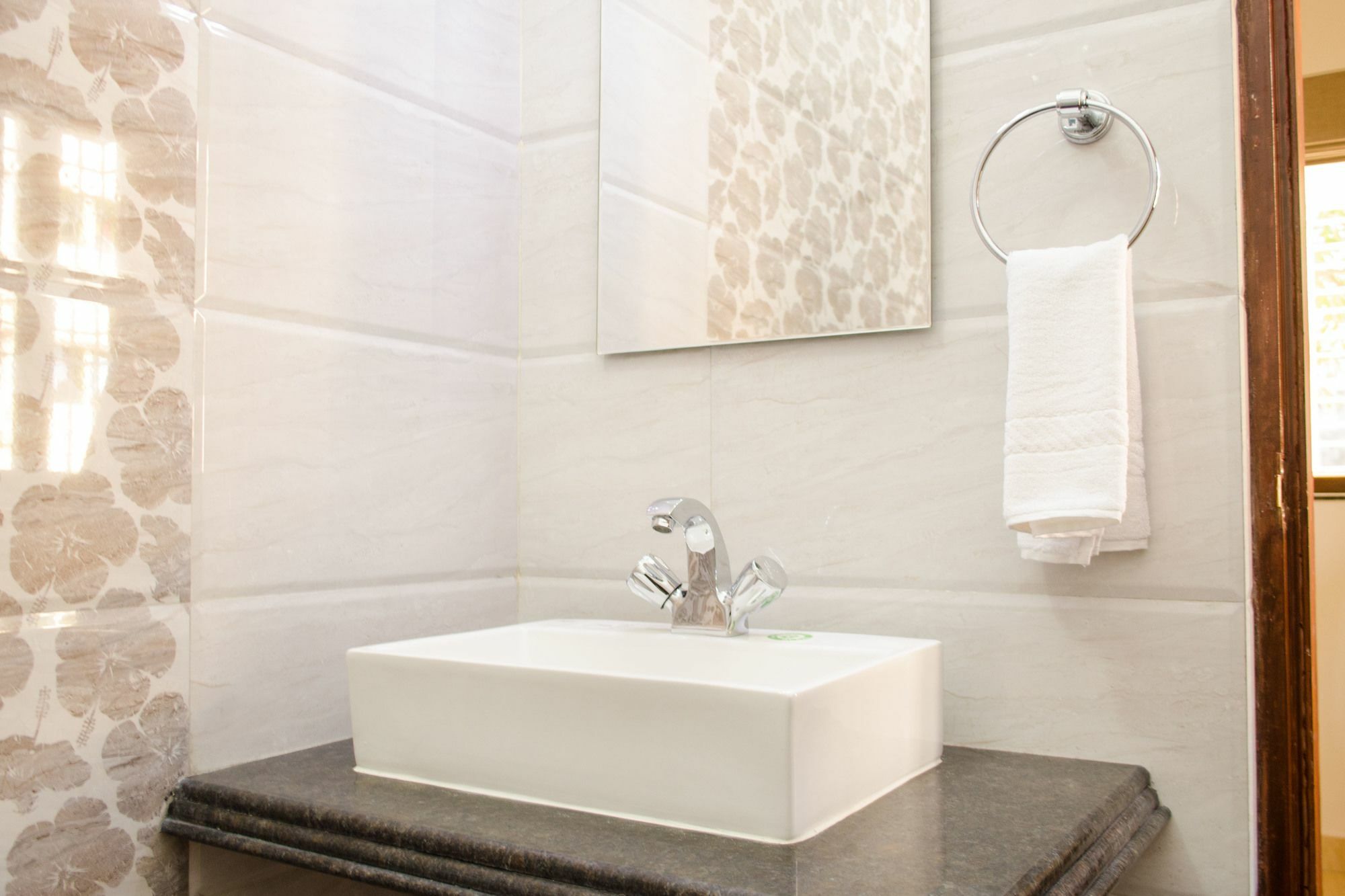 Oyo 7187 Earth Aromaa Otel Kalküta Dış mekan fotoğraf